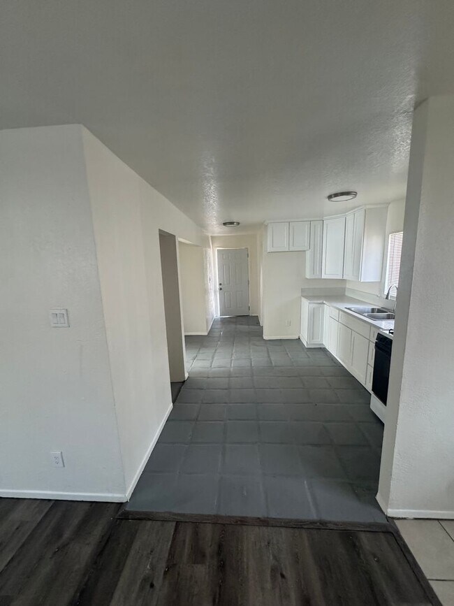 Foto del edificio - 4 Bed 2 Bath Home for Rent