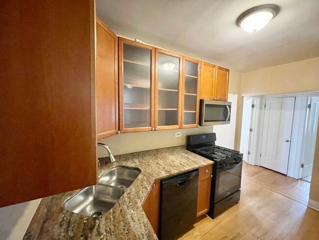 Building Photo - 6318 N Mozart St