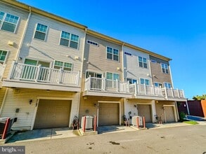 Building Photo - 7105 Rowlock Aly