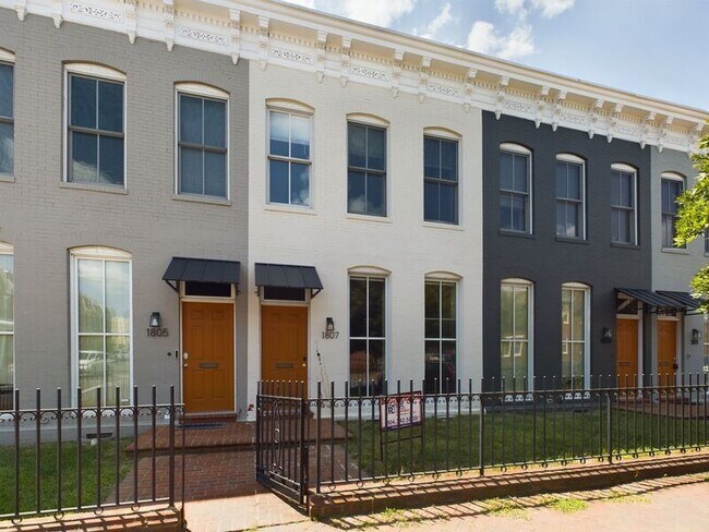 Building Photo - 1807 W Cary St