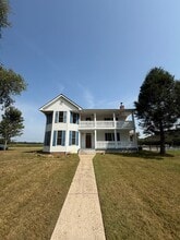 Building Photo - 2000 Edgewood Rd