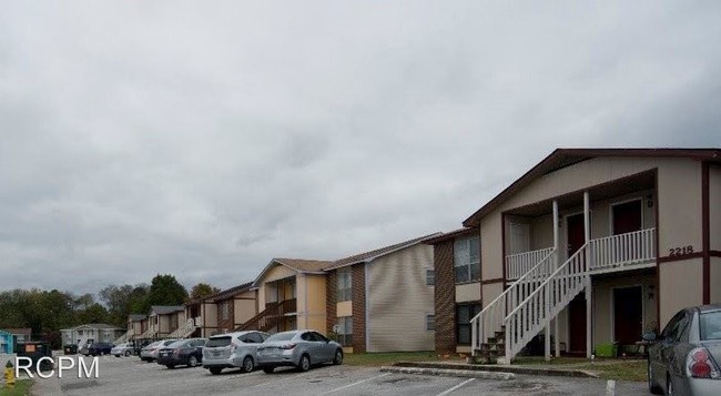 Building Photo - 2218 Jonathan Dr NW