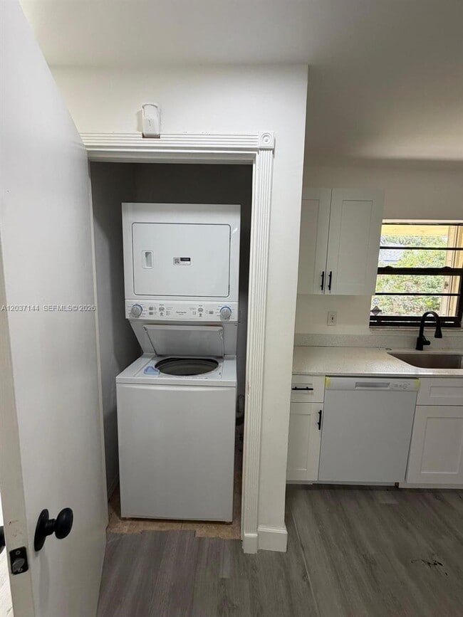 Foto del edificio - 6560 SW 49th St