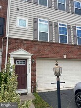 Building Photo - 45901 Peach Oak Terrace