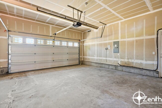 Building Photo - 1107 NE 127th St