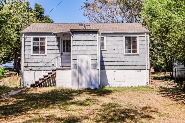 Building Photo - 2BR Cozy Ensley Home