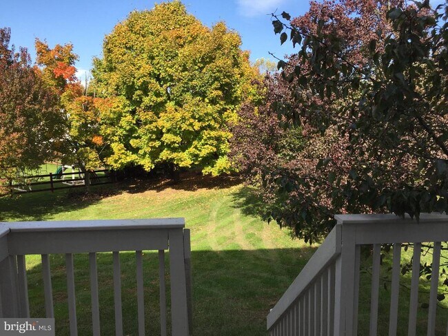 Foto del edificio - 5128 Barness Ct