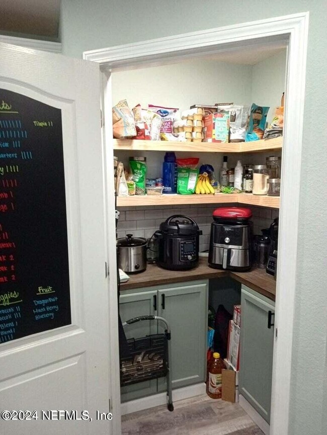 Foto del edificio - 4374 Warm Springs Way
