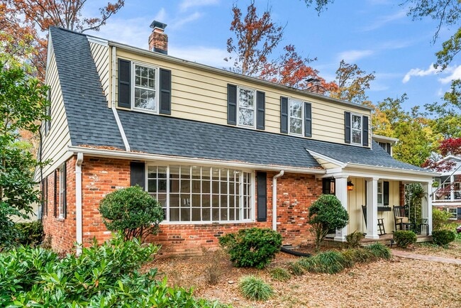 Foto del edificio - Updated Colonial Home in Westgage Neighbor...