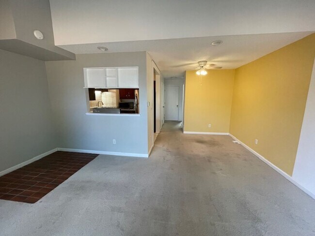 Foto del edificio - Bright and Open Lafayette Townhouse Close ...