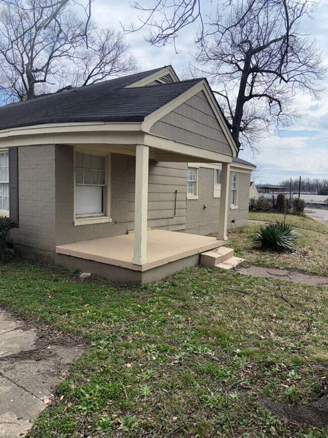 Foto del edificio - SECTION 8 APPROVED - Now Available for Lease – 3 Bed / 2 Bath Home