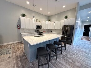 Building Photo - 3271 S Retreat Dr