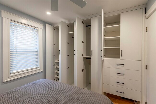 Foto del edificio - 227 Hurley St