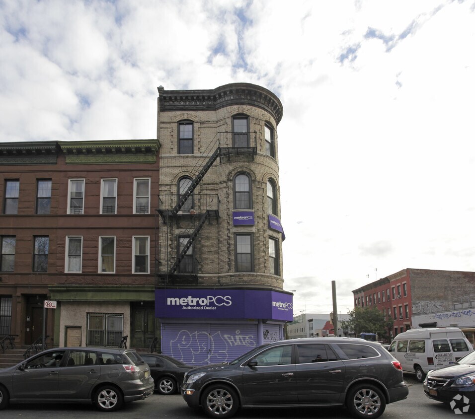Foto del edificio - 989 Bedford Ave