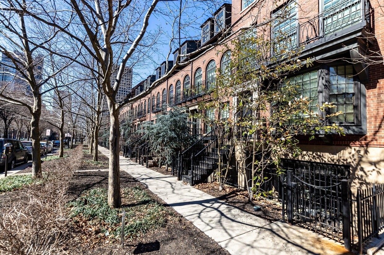 Primary Photo - 266 E Gay St