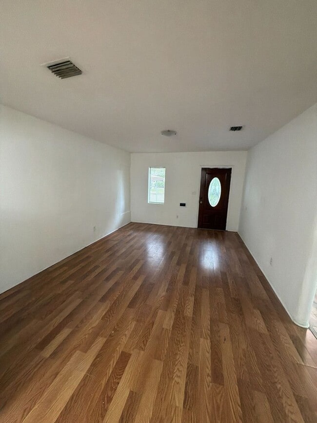 Building Photo - Charming 3-Bedroom + Den Home in the Heart of Miami