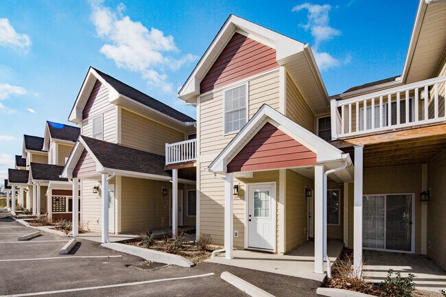 Building Photo - 200 Wedgewood Dr