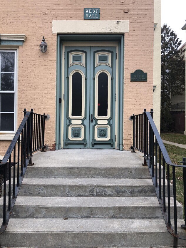 Primary Photo - 73 Spring St