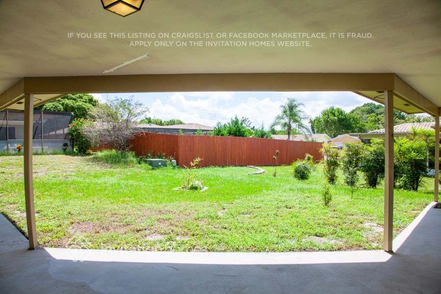 Foto del edificio - 8022 Idle Briar Ln