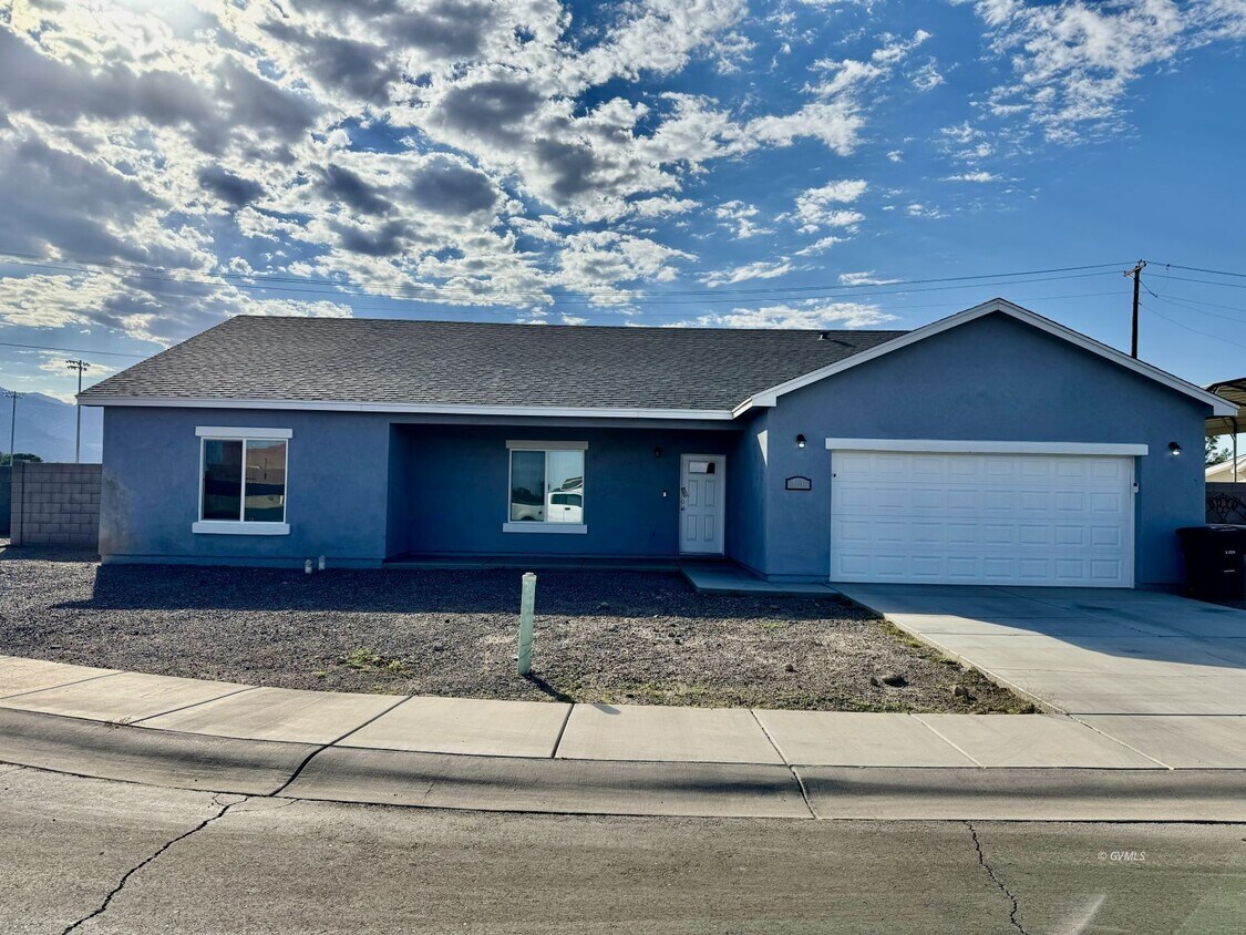 Primary Photo - 860 S Flagstone Wy