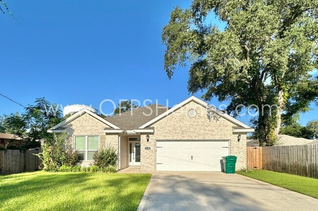 Building Photo - 1189 Forest Heights Rd