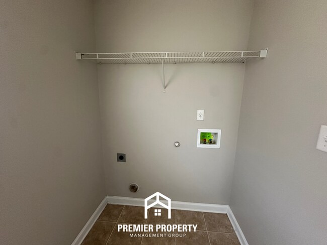 Building Photo - 2280 Southern Woods Dr