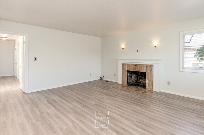 Building Photo - Bright and Spacious 3 BR, 1.5 BA Ranch in ...