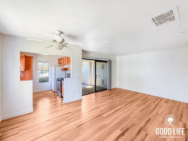 Foto del edificio - SD: Bright 1BD/1BA Condo in Mira Mesa with Pool, Private Patio & Reserved Parking