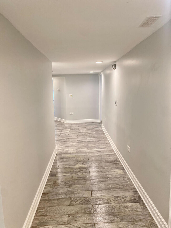 Foto del edificio - 1651 S Drake Ave