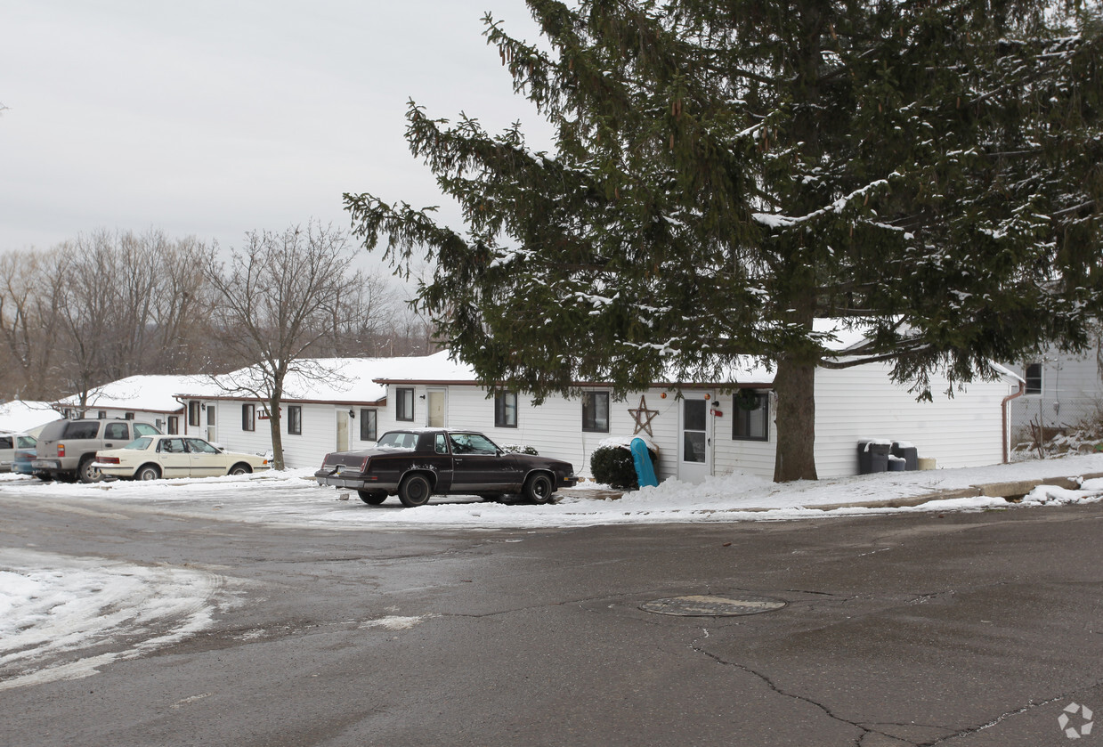 Foto del edificio - Freeland Village Apartments