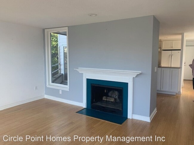 Building Photo - 1 br, 1 bath House - 4004 Beach Drive SW #201