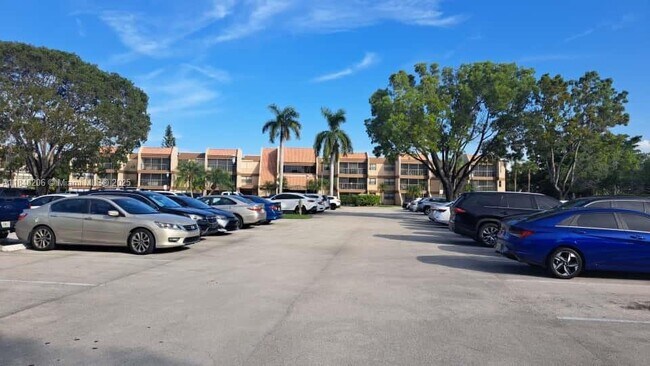 Foto del edificio - 240 Lakeview Dr