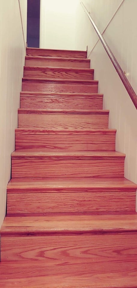 stairs. - 515 S 8th St