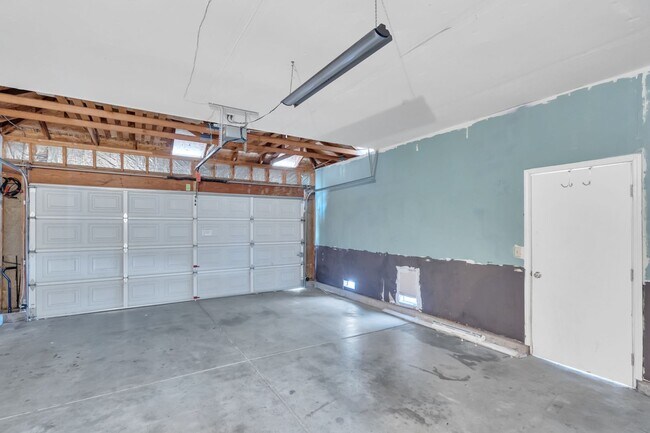 Building Photo - 8551 Summer Crest Ct