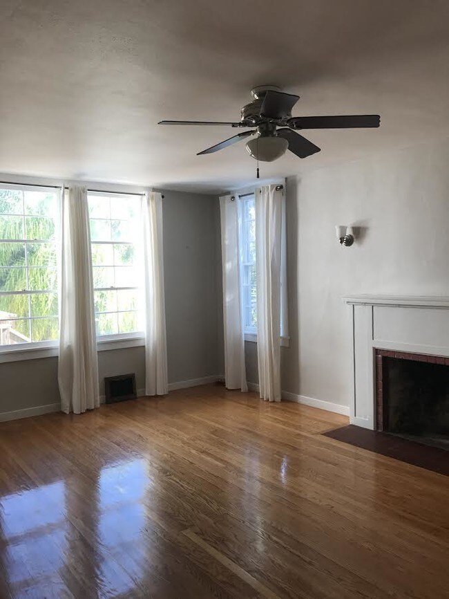 Foto del edificio - 407 N Clara Ave