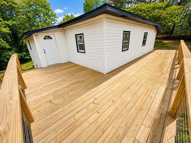 Foto del edificio - 4207 Peach Orchard Rd