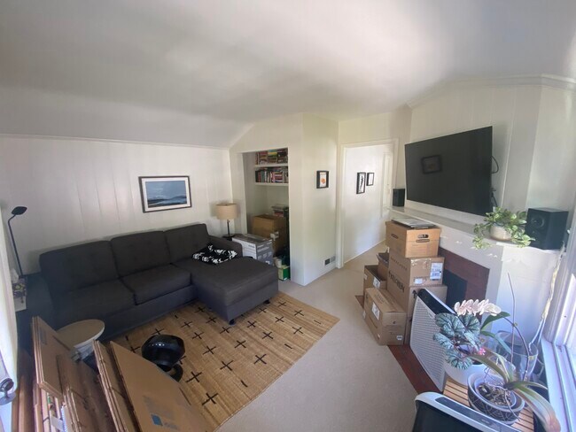 Living Room - 11356 Farlin St