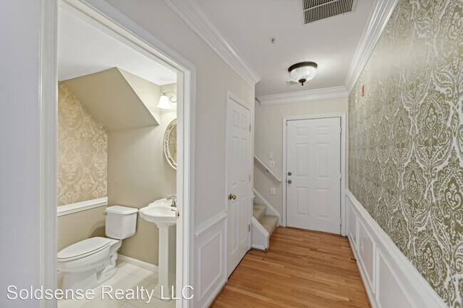 Building Photo - 2 br, 2.5 bath House - 7056 Falls Reach Dr...