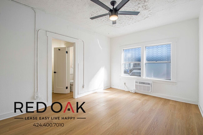 Foto del edificio - 719 Heliotrope Dr