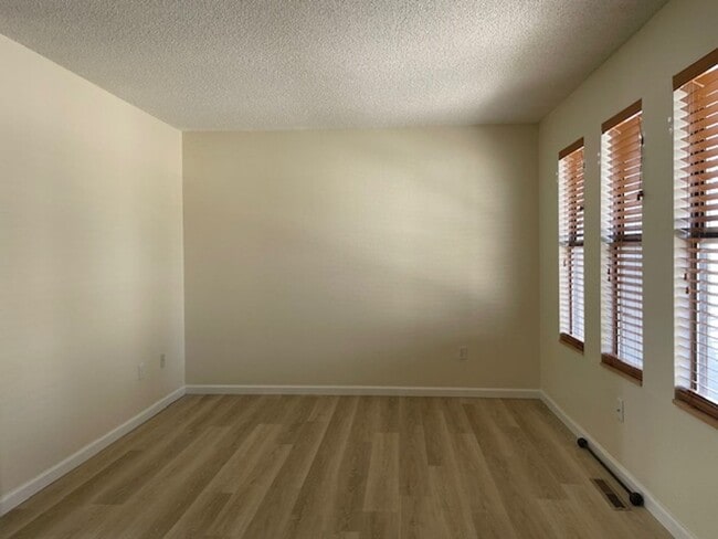 Foto del edificio - House For Lease