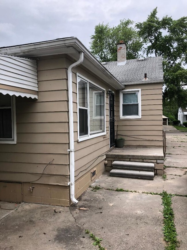 18776 Kenosha St, Harper Woods, MI 48225 House Rental in Harper Woods