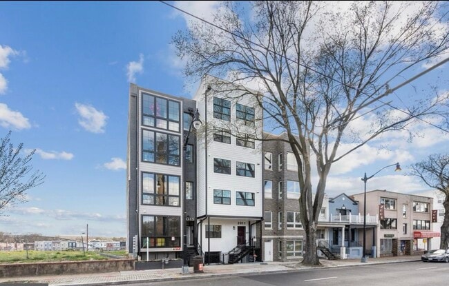 Building Photo - 2011 Benning Rd NE