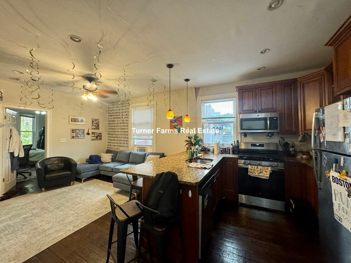 Primary Photo - 717 Parker St