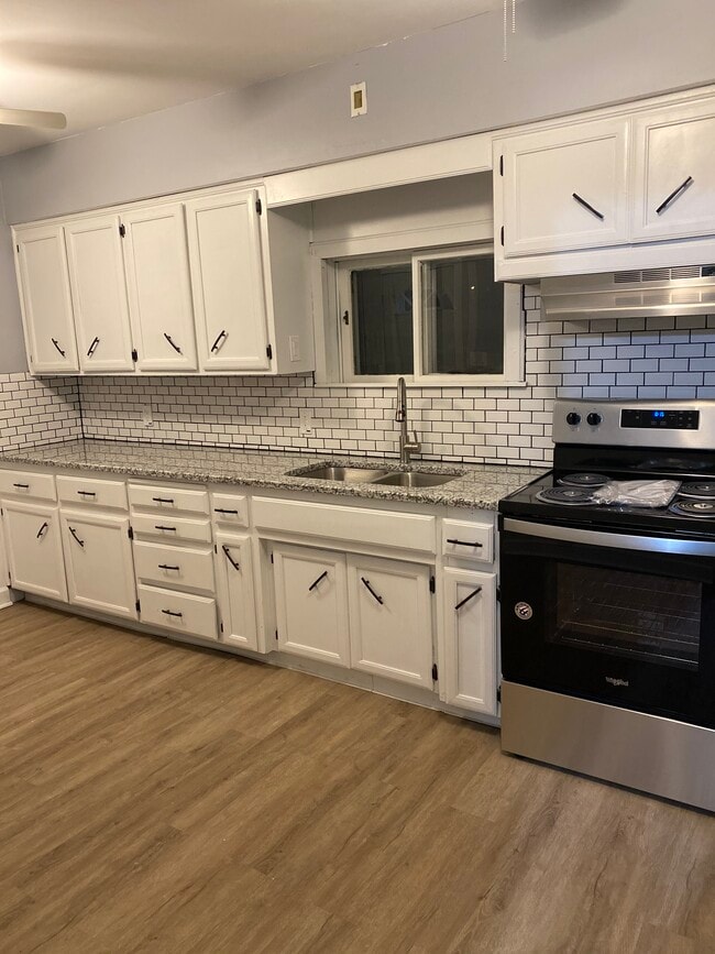 Kitchen - 1903 Tonawanda Ave