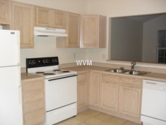 Foto del edificio - Eagle Village Ground Floor townhouse