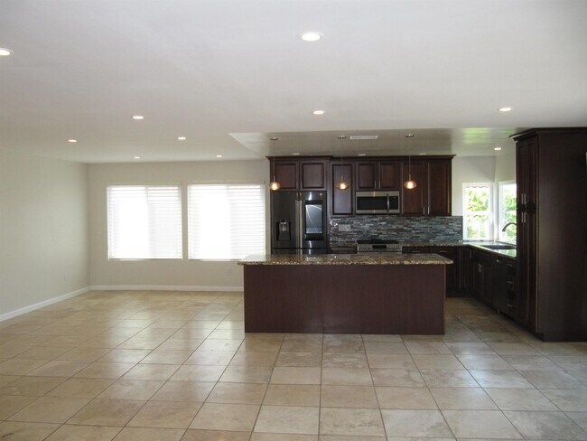 Building Photo - 6617 Hemingway Dr