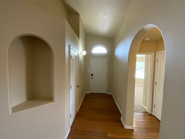 Foto del edificio - 3 Bedroom Single Story Home Available in T...