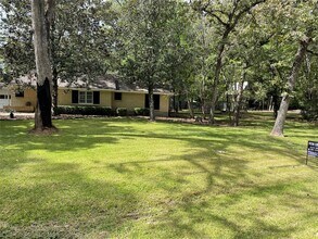 Building Photo - 1204 Apache Dr