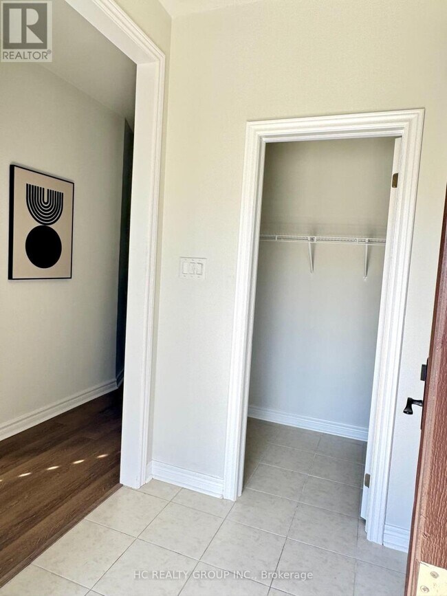 Photo du bâtiment - 112 Robert Eaton Ave.