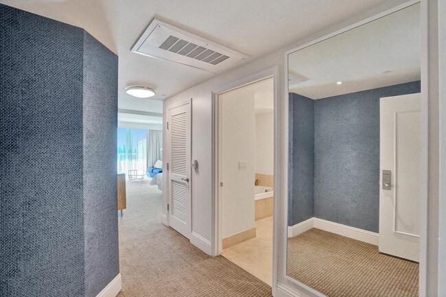 Building Photo - 4390 Collins Ave
